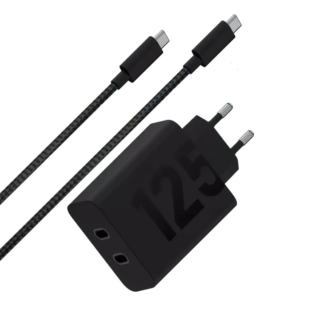 Cargador Motorola TurboPower 125W negro, compacto, con dos puertos USB-C frontales y cables USB-C a USB-C trenzados, clavijas europeas plateadas